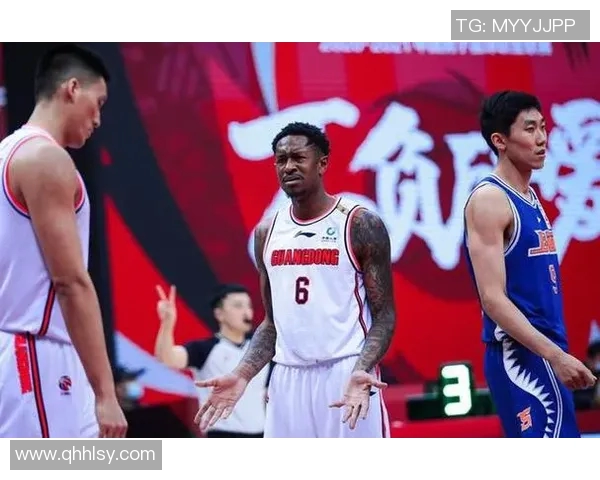 武汉篮球队与南京篮球队赛后复盘分析双方状态及表现对比