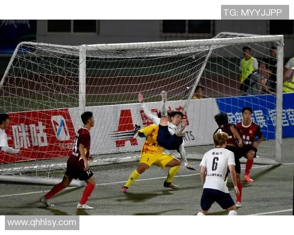 足球明星畅享涮羊肉美食之旅与球场激情的完美结合 足球明星畅享涮羊肉美食之旅与球场激情的完美结合