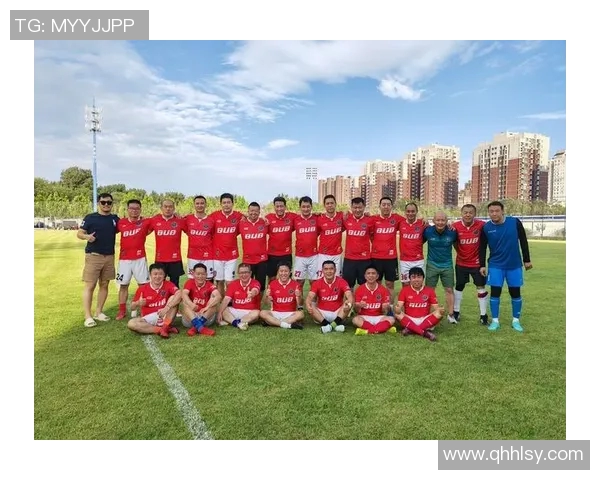 足球明星签名会盛大开启球迷齐聚一堂共庆足球盛宴 足球明星签名会盛大开启球迷齐聚一堂共庆足球盛宴